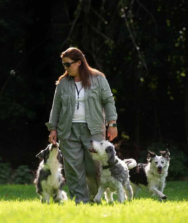 Stefanie Schwartz mit Hunden